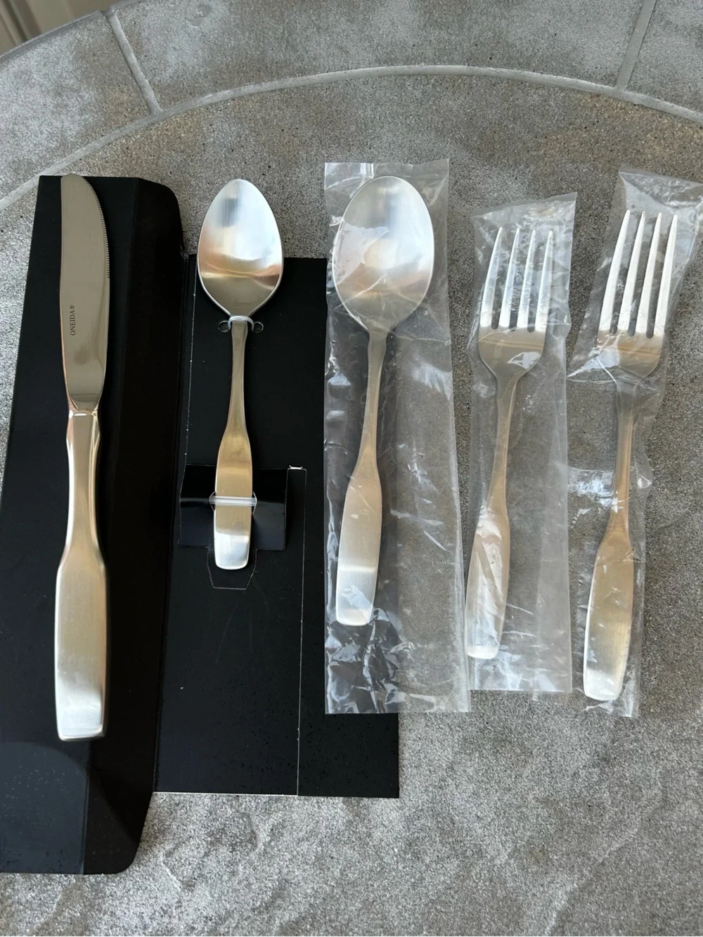 Oneida Paul Revere 5-Piece Place Setting 18/8 Stainless Steel Cutlery Set